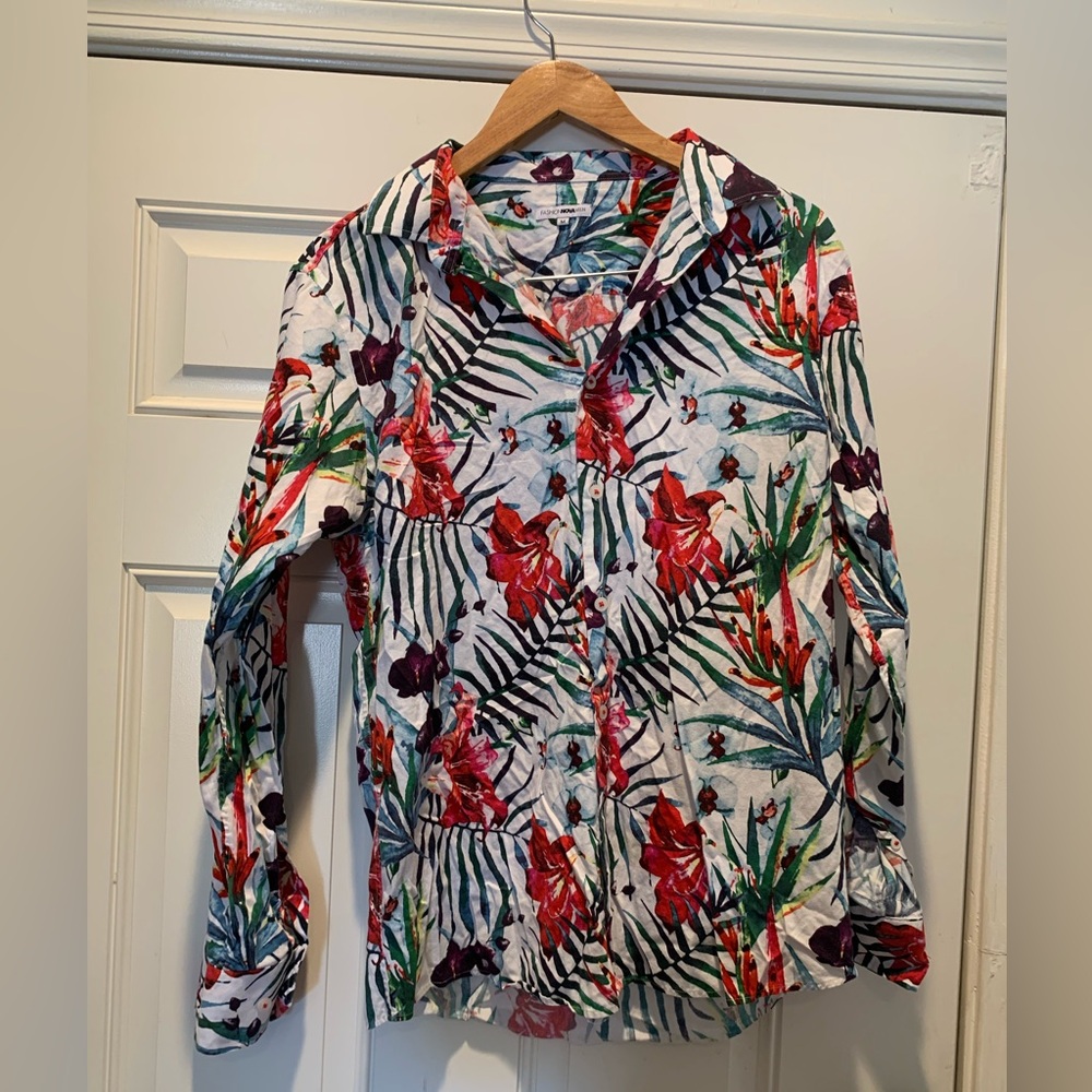 Fashion Nova Men Button Up Shirt Medium Red Floral Hawaiian Short Sleeve Collar